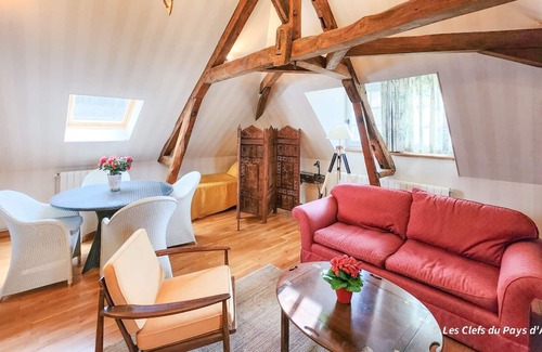 Saint-Julien-sur-Calonne Cottage | Unforgettable Gîte Green Loft: Family-Friendly Retreat