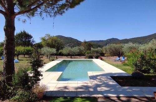 Entrechaux Apartment | Discover Gîte Genévrier: Pet-Friendly Retreat in Provence
