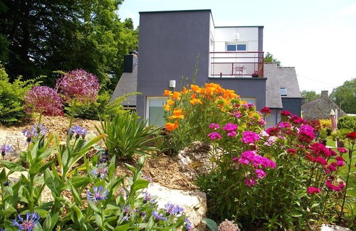 Cleguerec House | Explore Gîte Ginou Daniel Lintevert: 4-Star Stay with Kitchen