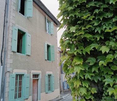 Siguer House | Pet-Friendly Gîte Groupe La Farigoule in Siguer - 8.5/10