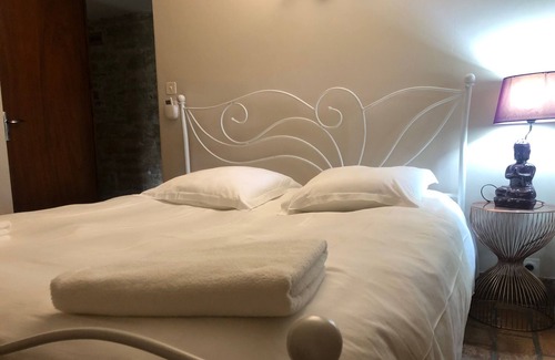 Caylus Cottage | Cozy Gîte Honoré de Balzac with Pool for 4 Guests