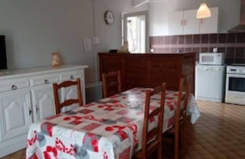 Bidarray Apartment | Gîte Ibar: Perfect Retreat for 4 with Spa & Hot Tub