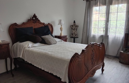 Montauriol Apartment | Discover Gîte Indépendant: Poolside Retreat Near Nature