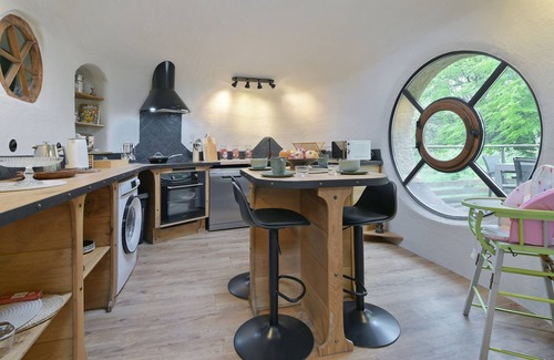 La Haie-Traversaine House | Unique Gîte for 5 in Nature with Spa and Breakfast