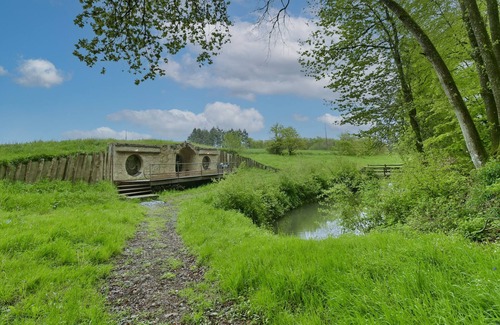 La Haie-Traversaine House | Unique Gîte for 5 in Nature with Spa and Breakfast