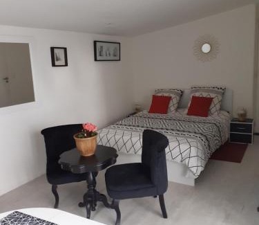 Beaulieu-les-Loches Apartment | Pet-Friendly Gîte "Rivière Peyrona" near Zoo Beauval