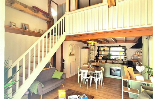 Creyssensac-et-Pissot House | Inviting Gîte L'échappée Belle in Perigord with Pool