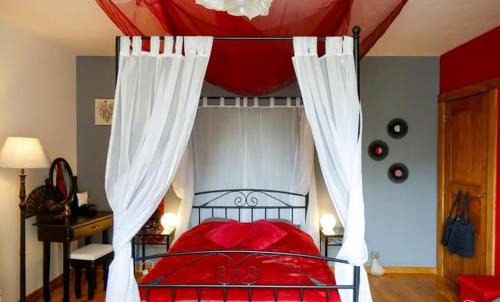 Carlsbourg House | Enchanting Gîte "L'échappée amoureuse et féérique" Awaits