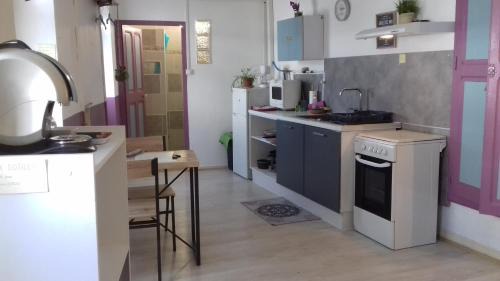 Saint-Ambroix Apartment | Pet-Friendly Gîte L'étape - Independent & Ground Level Stay
