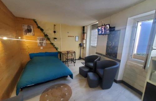 Saint-Ambroix Apartment | Pet-Friendly Gîte L'étape - Independent & Ground Level Stay
