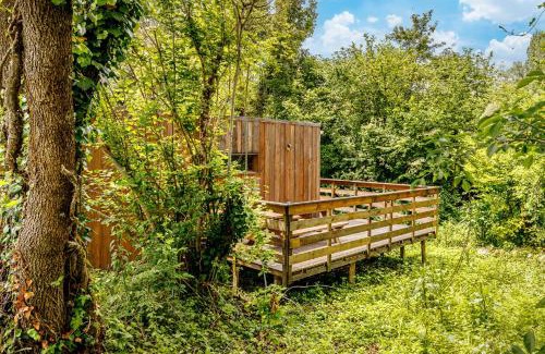 Blesignac House | Inviting Gîte l'Acacia for Families with Breakfast Included