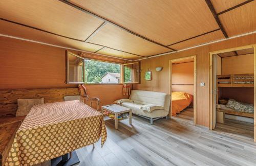 Blesignac House | Inviting Gîte l'Acacia for Families with Breakfast Included