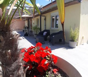 Mouscardes House | Guest Rated 9.6: Gîte L'Ecureuil with Oceanfront Pool