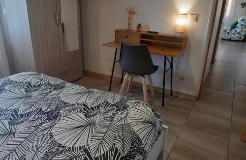 Mouscardes House | Guest Rated 9.6: Gîte L'Ecureuil with Oceanfront Pool