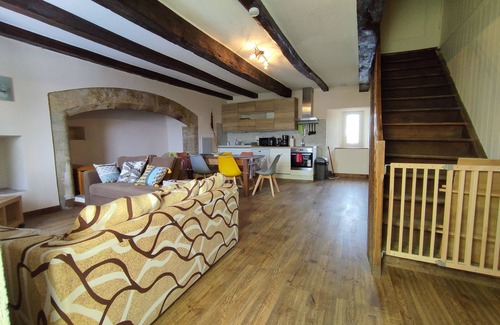 Castelnau-de-Mandailles House | Relax at Gîte L'Oustalet: Family-Friendly Retreat