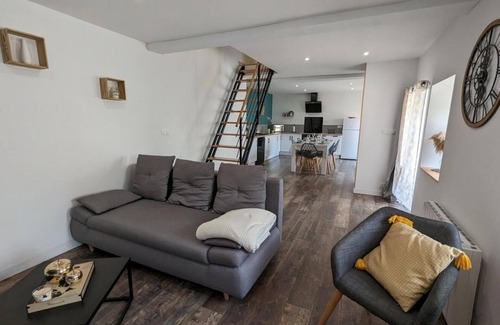 Saint-Meme-les-Carrieres Cottage | Gîte La Rive Gauche: Family-Friendly Stay with Spa & Pool