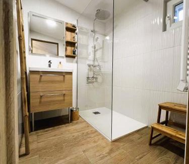 Le Moulinel House | Invite Tranquility at Gîte L'inatendue with Ocean Views