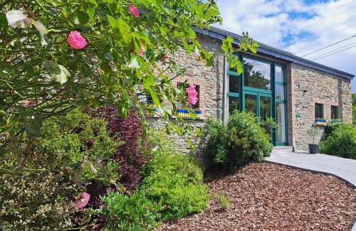 Engreux House | Inviting Gîte L'Olivier à Filly - Ideal for Families & Pets