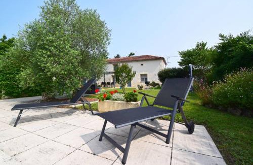 Brax Villa | Discover Gîte l'Ostalet de Sarron with Pool in Brax