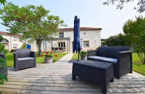 Brax Villa | Discover Gîte l'Ostalet de Sarron with Pool in Brax