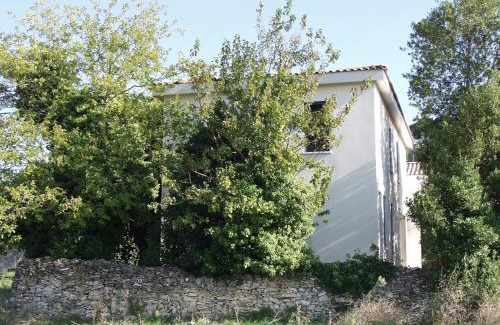 Bellegarde Apartment | Family-Friendly Gîte La Capitelle – Pet Friendly Stay!