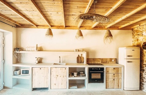 Baron House | Gîte "La cave du vigneron" in an estate in Uzès