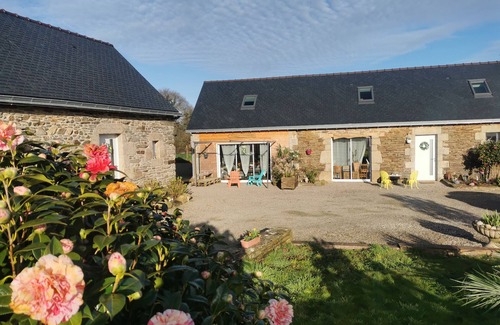 Plouigneau Cottage | Gîte La Chouette Hermine: Family-Friendly Getaway Near Beaches