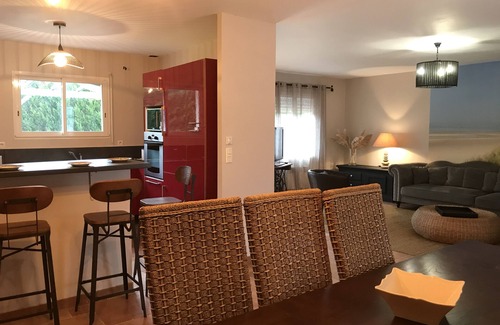 Biganos House | Gîte la Dune: Family-Friendly Retreat with Heated Pool
