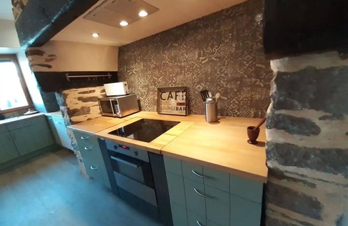 Vigeois Apartment | Family-Friendly Vrbo Property with Pool and Kitchen Amenities
