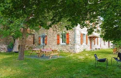 Saint-Symphorien House | Family-Friendly Gîte La Fontaine for Up to 12 Guests
