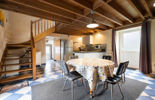 Noyal-Chatillon-sur-Seiche House | Pet-Friendly Gîte La Malcotais - Rated 9/10 by Guests