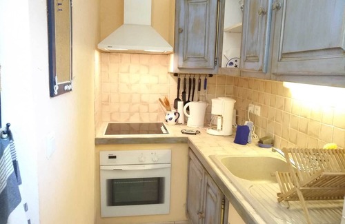 Saint-Jean-de-Valeriscle Apartment | Escape to Gîte "La Grande Bleue" with Private Pool & Breakfast