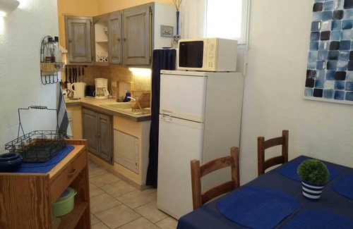 Saint-Jean-de-Valeriscle Apartment | Escape to Gîte "La Grande Bleue" with Private Pool & Breakfast