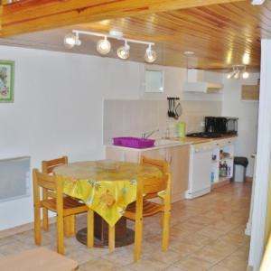Le Chaffaut-Saint-Jurson Apartment | Discover Gîte la Grange: Family-Friendly in Provence