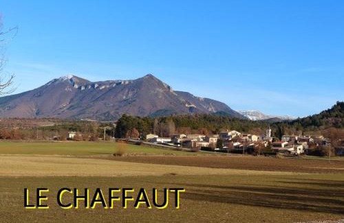 Le Chaffaut-Saint-Jurson Apartment | Discover Gîte la Grange: Family-Friendly in Provence