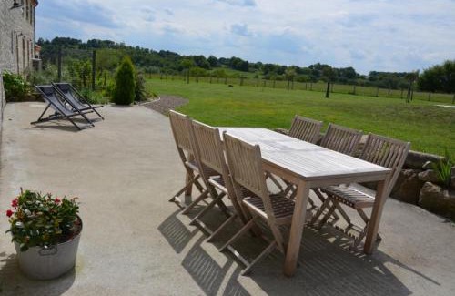Mortagne-sur-Sevre House | Gîte "La Grange": Family-Friendly Retreat near Puy du Fou