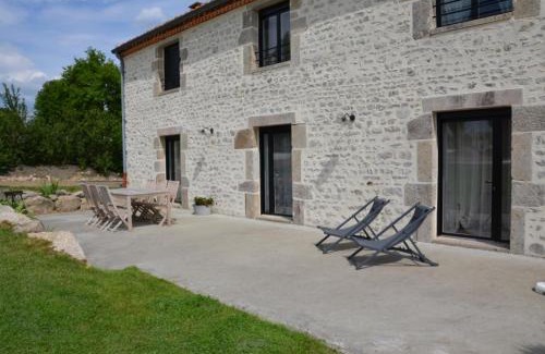 Mortagne-sur-Sevre House | Gîte "La Grange": Family-Friendly Retreat near Puy du Fou