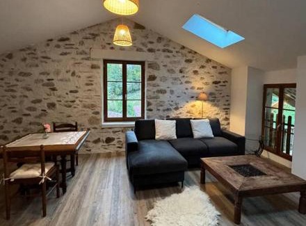 Nistos House | Gîte La Grange: Family-Friendly Retreat with Pool Amenities