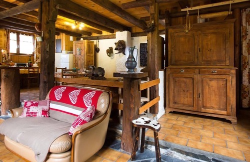 La Lechere House | Idyllic Retreat Near Doucy Station with Family-Friendly Amenities