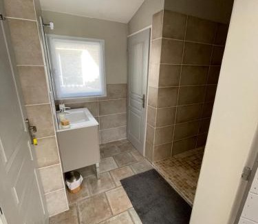 Oraison House | Gîte La maison dans l'Olivette: Oceanfront Oasis Awaits