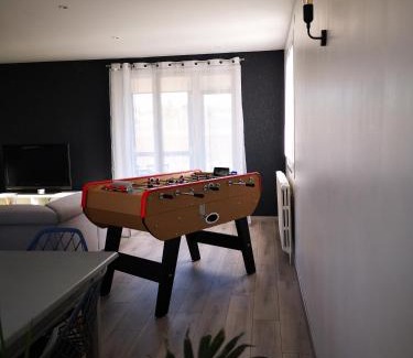 Foucherans House | Gîte La Maison de l'étang: Family-Friendly Retreat with Kitchen