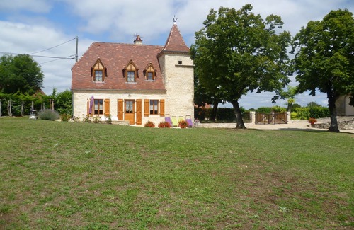 Caniac-du-Causse House | Discover The House of Lompech: Rated 9.8/10 with Pool & Kitchen