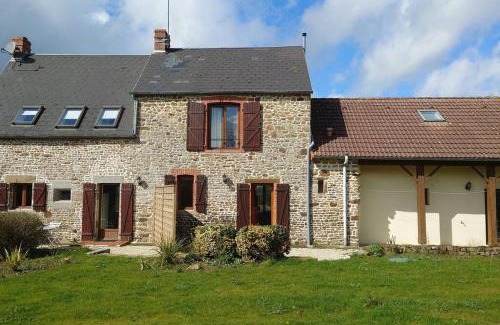 Lolif House | Inviting Gîte la Mer: Tranquil Countryside Retreat