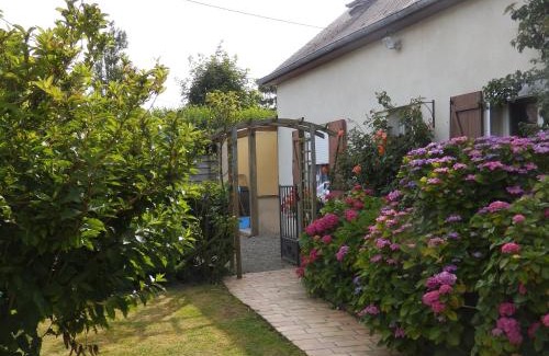 Le Planet Bed & Breakfast | Charming Gîte La MER: Family-Friendly Retreat with 9.2/10 Rating