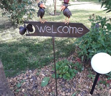 Le Planet Bed & Breakfast | Charming Gîte La MER: Family-Friendly Retreat with 9.2/10 Rating