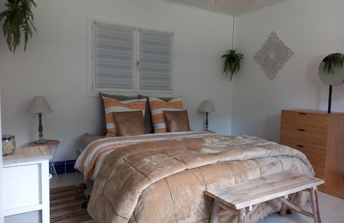 Peyroules Cabin | GÎTE LA MOUNTAGNA: Oceanfront Retreat with Spa & Dining