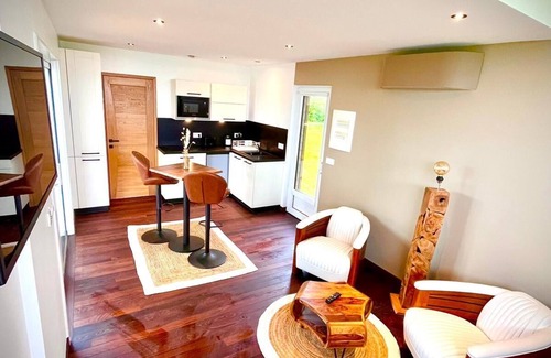 Saint-Fargeau Cottage | Relaxing Gîte La Parenthèse: Spa & Sauna for Two