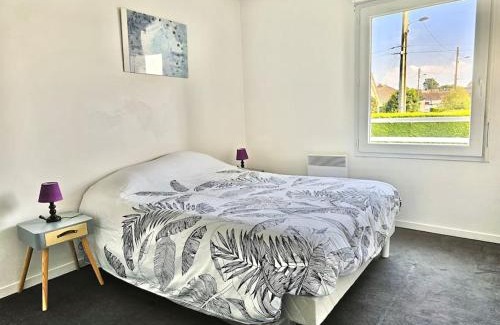 Isigny-sur-Mer Apartment | Relax at Gîte La pause Normande - Child-Friendly Retreat