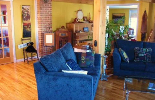 Godbout Bed & Breakfast | Unforgettable Oceanfront Experience at Gîte La Richardière