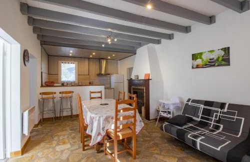 Saint-Andre-dAllas House | Top-Rated Family Stay at Gîte La Salamandre